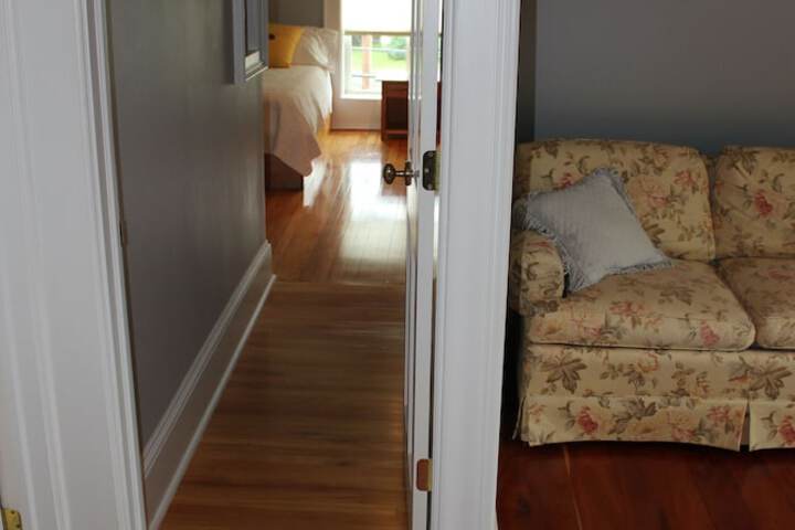 24 East Main Street B & B