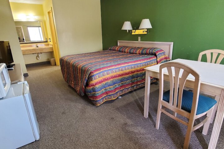 Room 7 of 16
