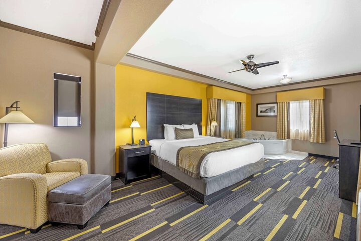Best Western Plus Emerald Inn & Suites