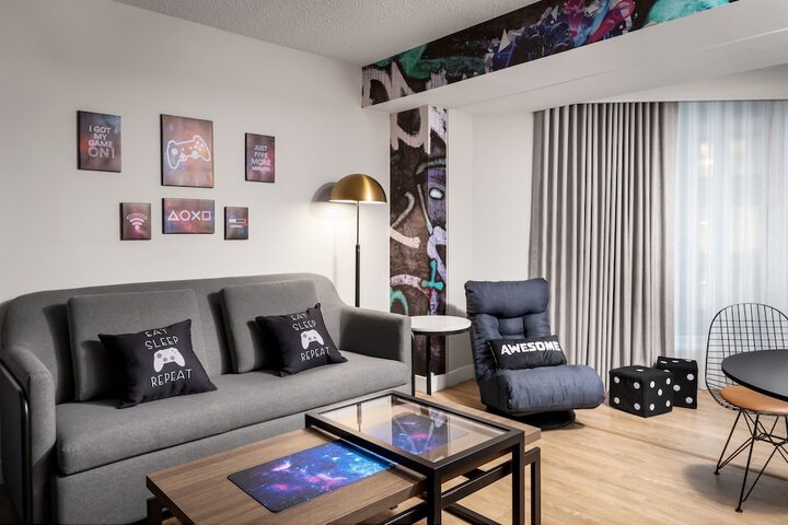 Room 11 of 89