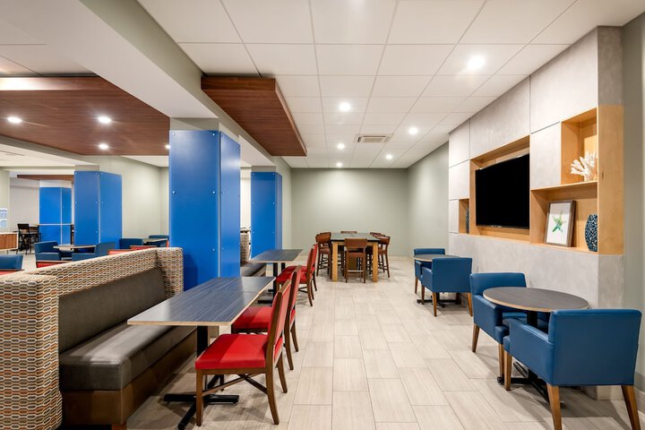 Holiday Inn Express & Suites Santa Ana - Orange County by IHG