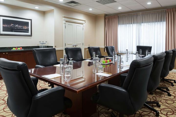DoubleTree Suites by Hilton Hotel Cincinnati - Blue Ash