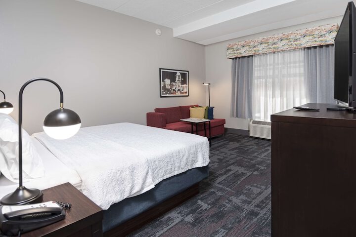 Hampton Inn & Suites Raleigh Downtown
