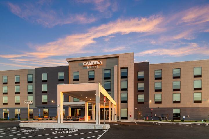 Cambria Hotel & Suites Plymouth