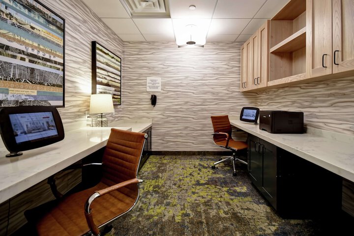 Business Center 46 of 46