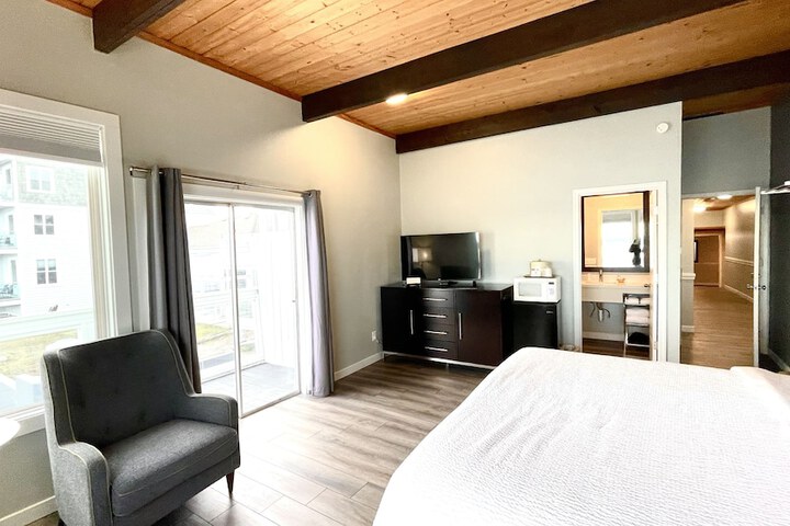 Tides Inn & Suites