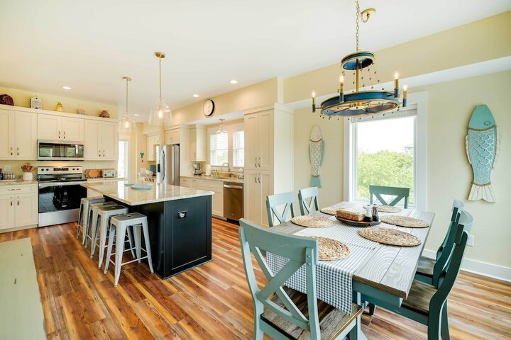 Corolla Vacation Rental w / Pool Walk to Beach!