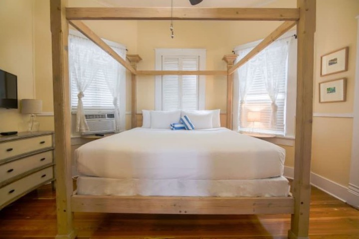 Room 32 of 171
