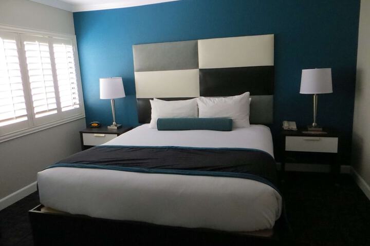 Room 13 of 37