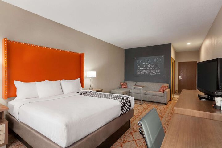 Room 16 of 27