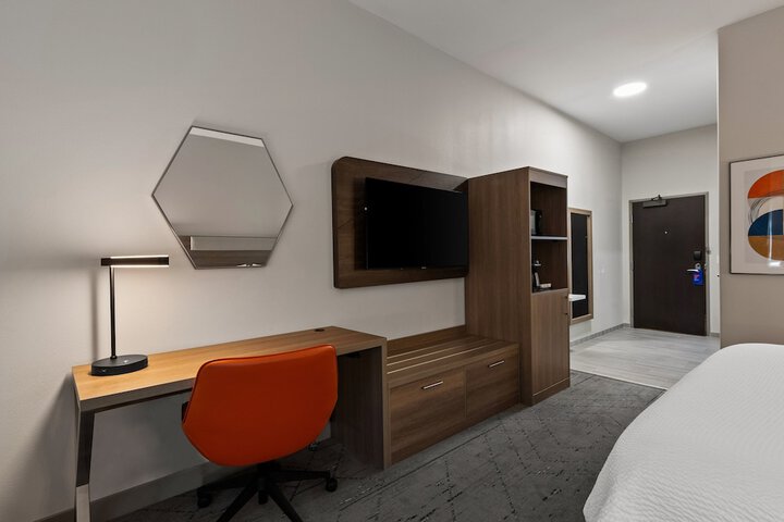 Room 27 of 45