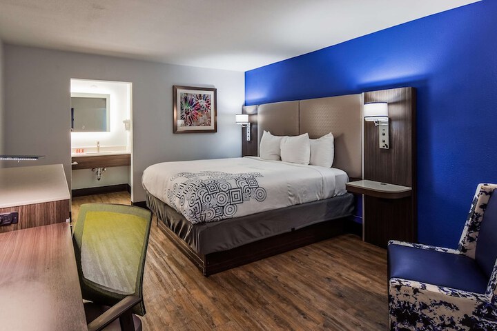 Room 12 of 28