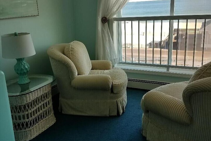 Room 14 of 28