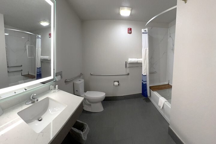 Room 9 of 21