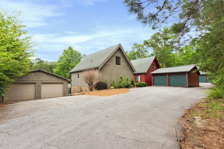 Lakefront Keowee Home w / Dock 14 Mi to Clemson