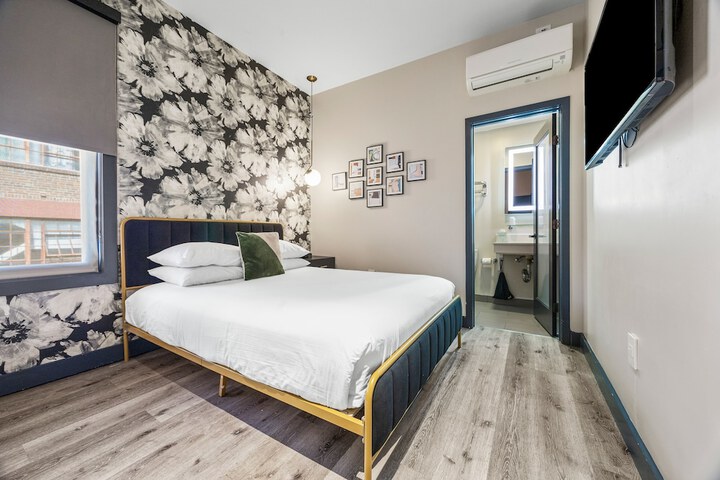 Room 30 of 51