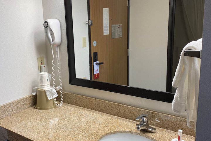 Super 8 by Wyndham Independence IA