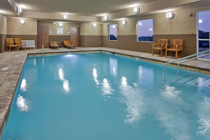 Holiday Inn Express Hotel & Suites St. Joseph by IHG