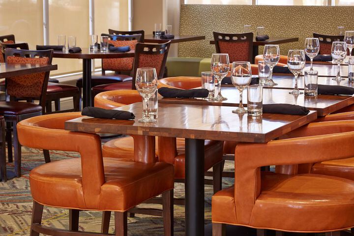 Dining 60 of 77