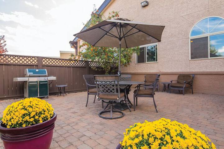 Best Western Plus Deer Park Hotel & Suites