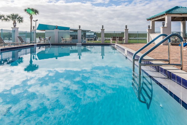 Lakeshore Resort and Marina