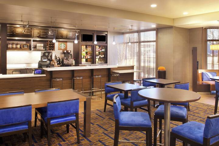 Courtyard by Marriott Bloomington