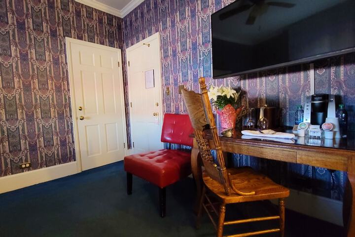 Room 85 of 104