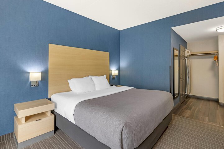 Quality Inn and Suites Oakville-Mississauga