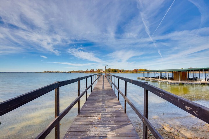 On-site Fishing Pier: Pet-friendly Kerens Cabin!