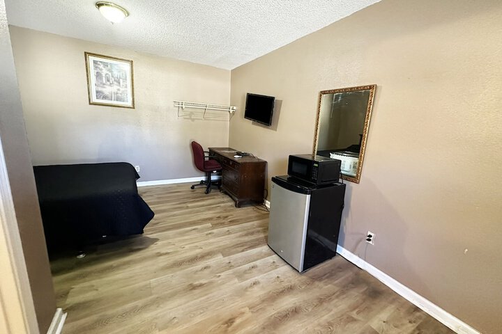 Room 32 of 51