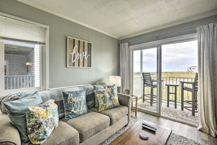 Cozy Ocean Isle Beach Condo Steps to the Beach!