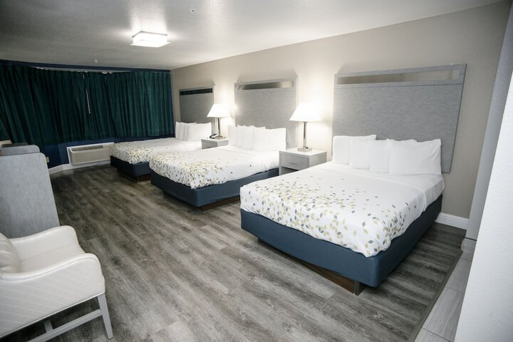 Room 11 of 39