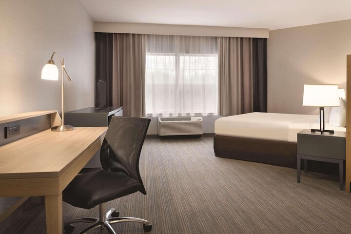 Country Inn & Suites by Radisson Germantown, WI