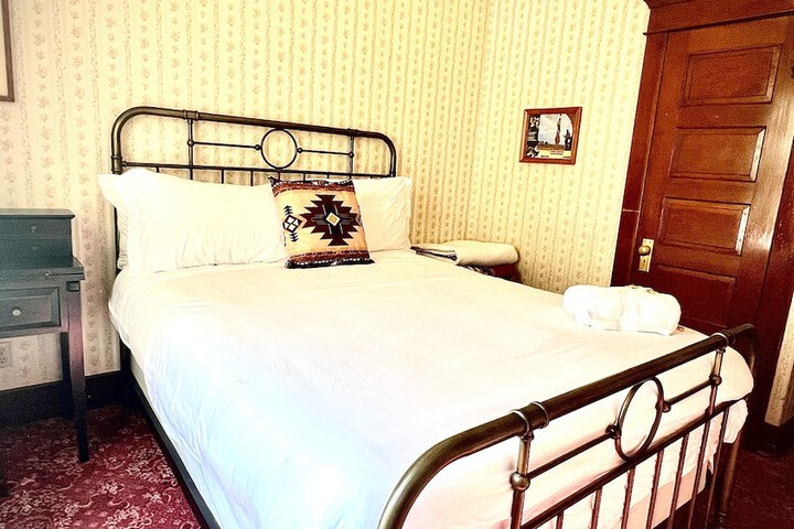 Hotel La More at the Bisbee Inn
