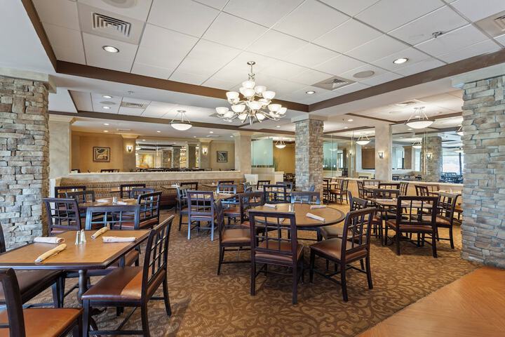 Crowne Plaza Executive Center Baton Rouge by IHG