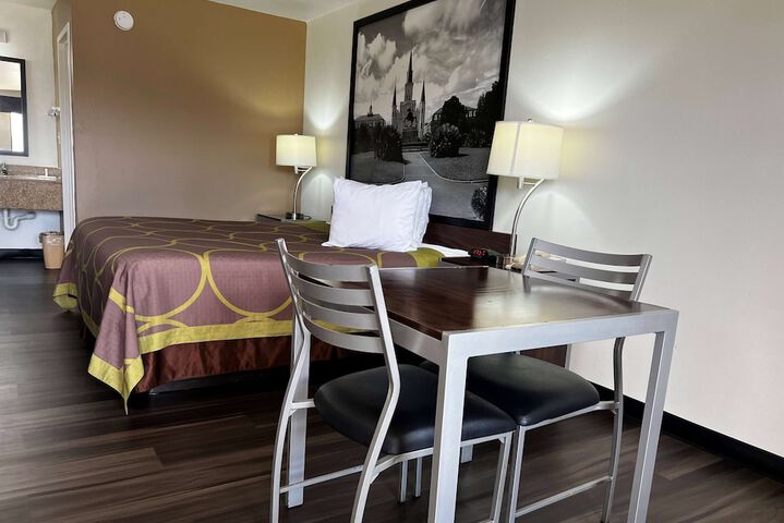 Super 8 by Wyndham Slidell