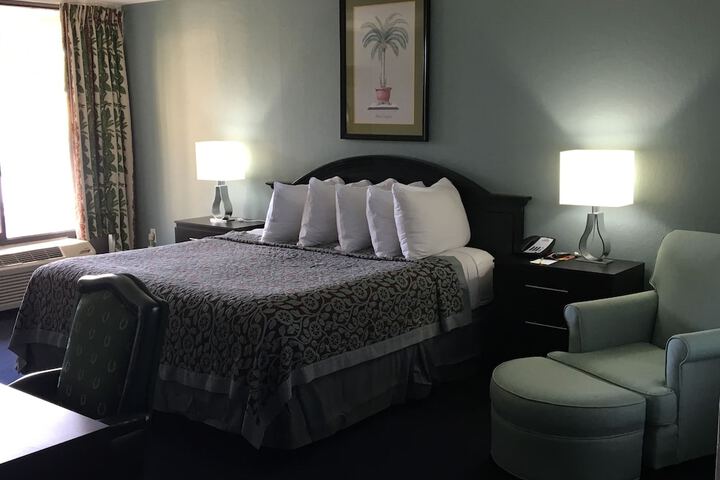 Room 12 of 24