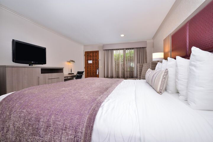 Room 4 of 18