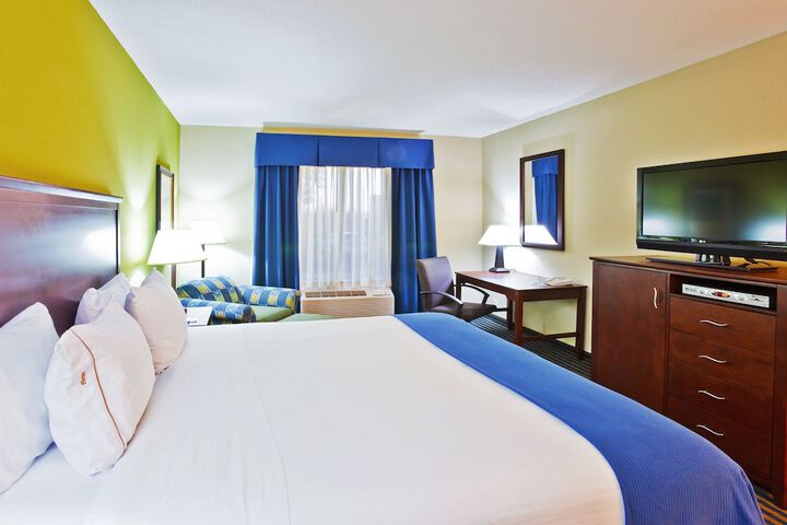Room 33 of 60