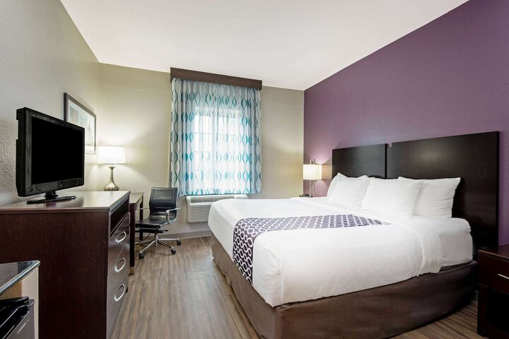 La Quinta Inn & Suites by Wyndham New Cumberland-Harrisburg