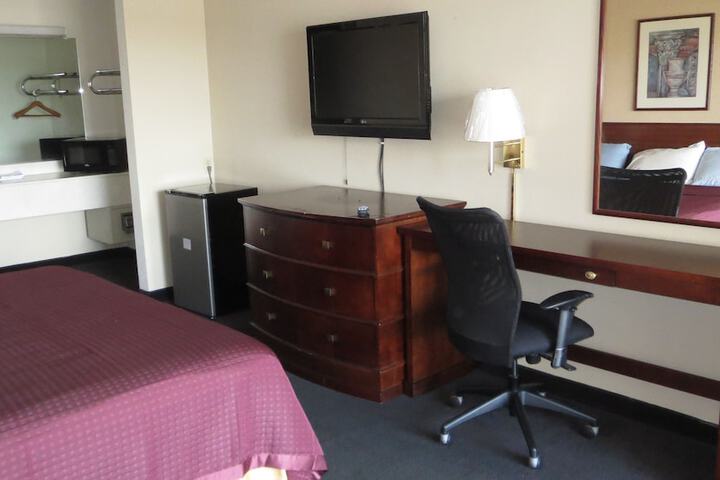 Room 10 of 17