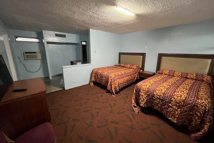 Room 25 of 37