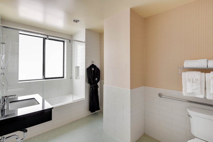 Room 18 of 38