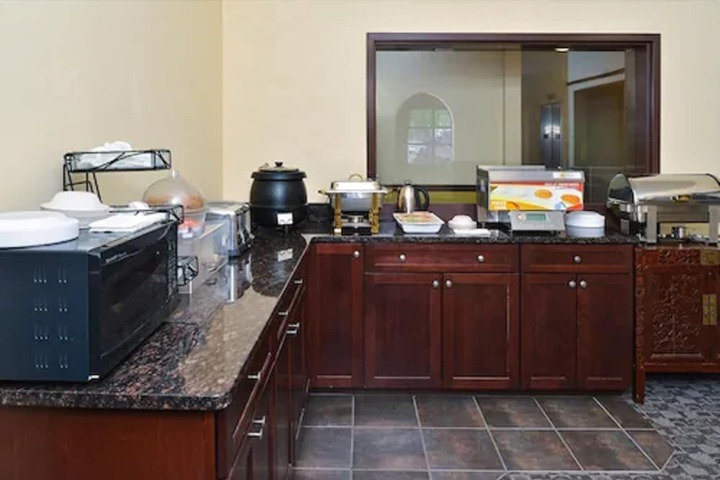Breakfast/Coffee Service 26 of 39