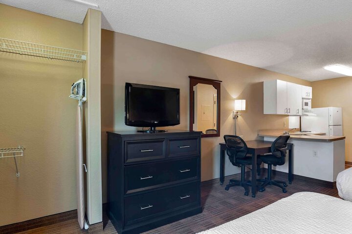 Room 25 of 27