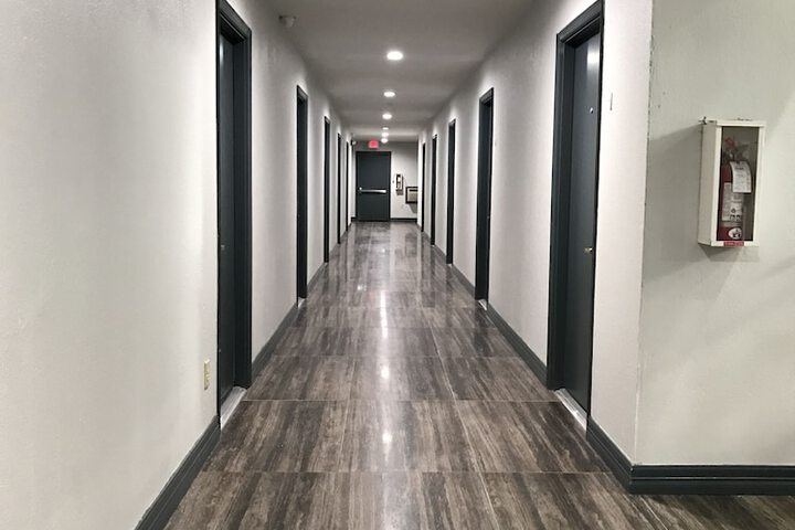 Ballroom/Hall 29 of 30