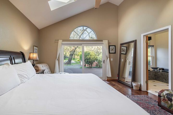 Valley of the Moon by Avantstay Tranquil Escape Large Yard w / Hot Tub & Fire Pit
