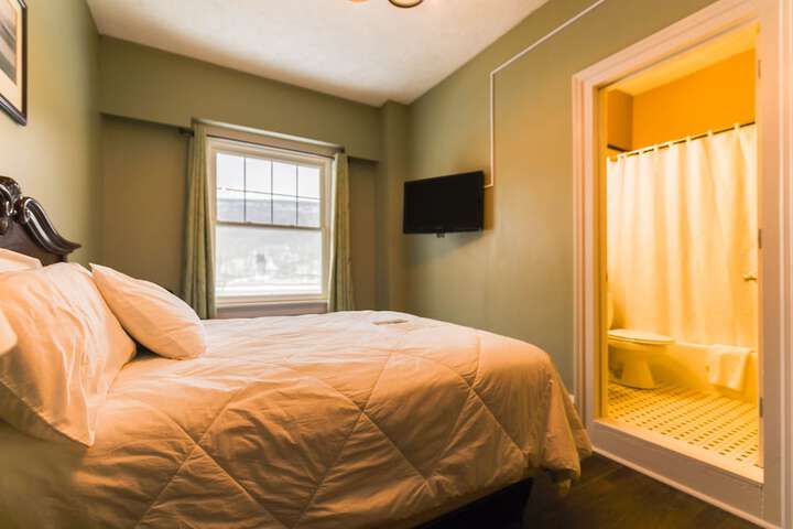 Room 34 of 114