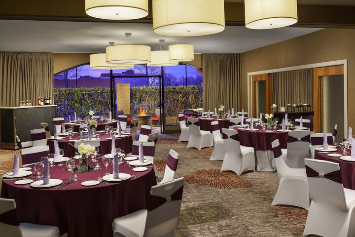 Ballroom/Hall 25 of 28