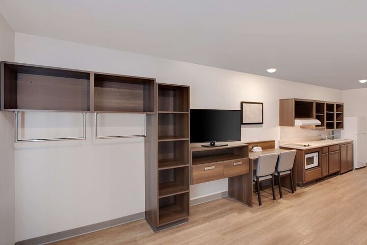 Room 17 of 27